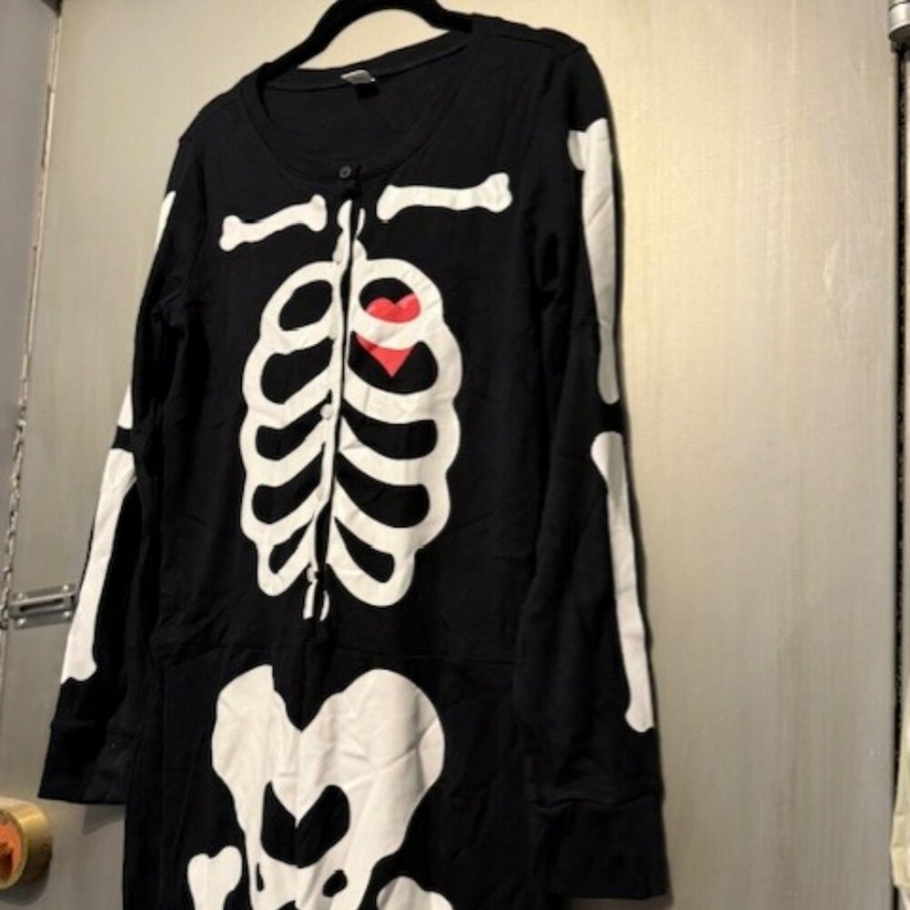 NWT - Glow-in-the-Dark Skeleton with heart One-Piece Jumpsuit - Unisex - Picture 10 of 16